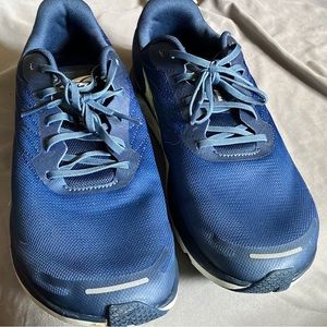 Altra Riviera 2 running men’s size 10 running shoe